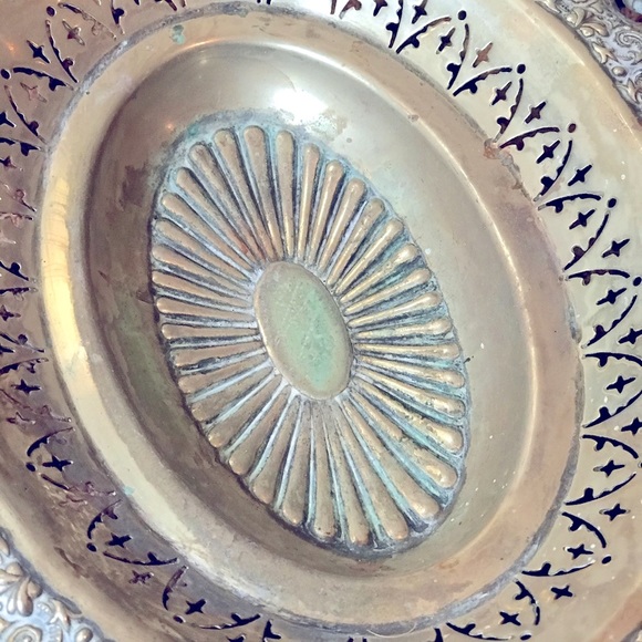 VINTAGE SILVER plated oval bowl or basket with fold down handle - Picture 6 of 15